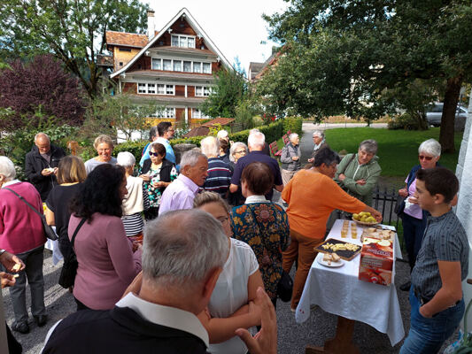 Apéro nach dem Erntedank-Gottesdienst am 22.9.24 in Krummenau