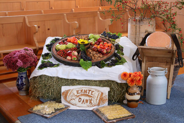 Dekoration am Erntedank-Gottesdienst 22.9.24 in Krummenau